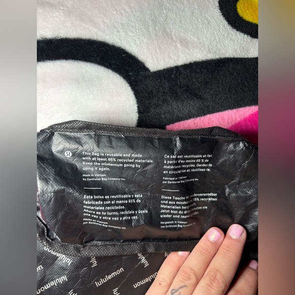 Lululemon reusable shopping bag - Picture 3 of 9